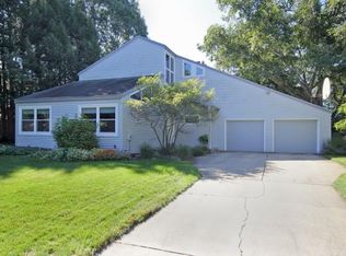 144 Country Club Blvd, Plainwell, MI 49080