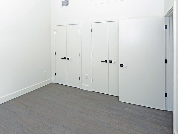 4th image of 15 William St #54