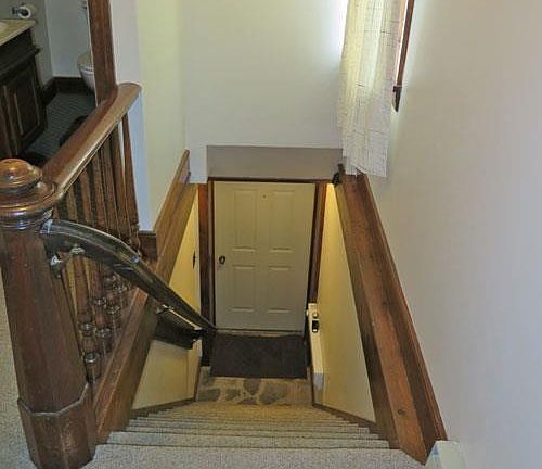 4th image of 211 Cherry St