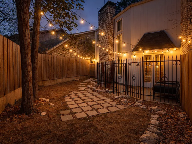 2100 Fleur De Lis Ct — Photo 13