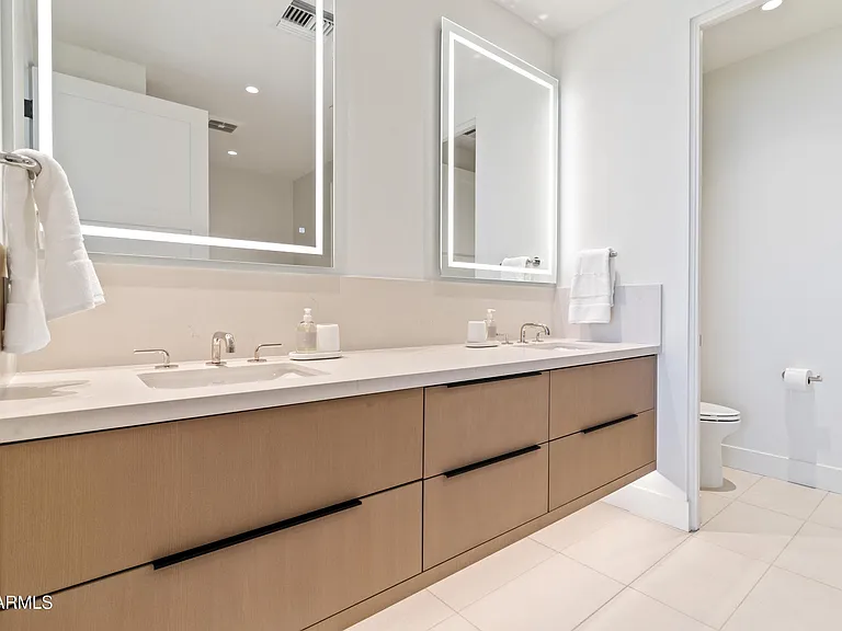 5000 N Camelback Ridge Dr #302 — Photo 20
