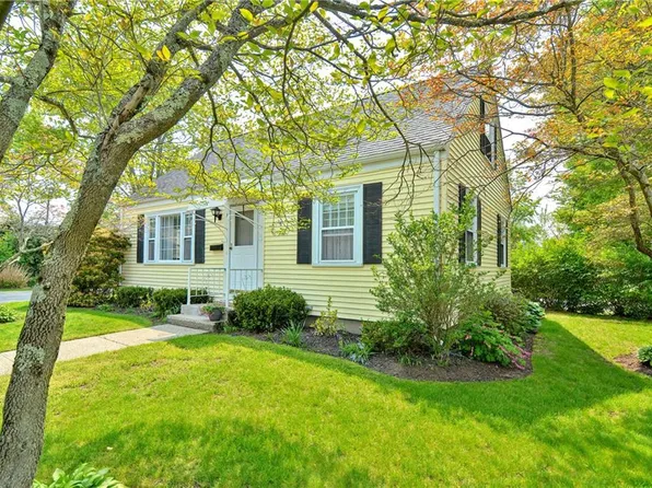 1 Lakeside St, Riverside, RI 02915