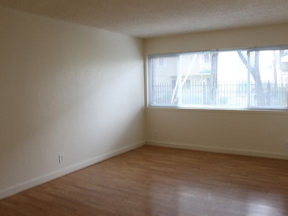5th image of 708 Northfield Dr APT H