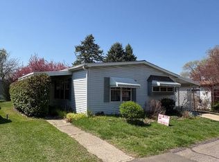 2672 Chickadee St, Rochester, MI 48309
