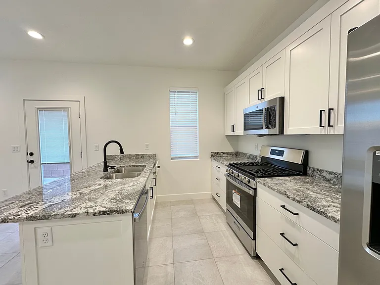 115 N 2480 W — Photo 4