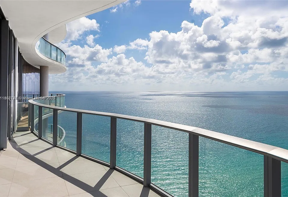 17476 Collins Ave #2802