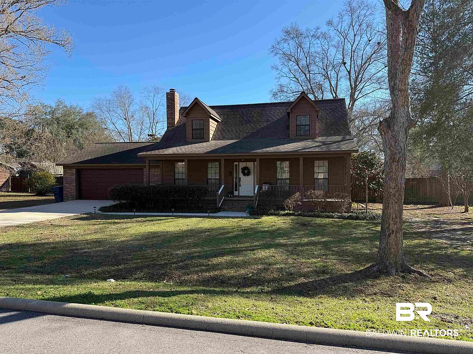 1st image of 302 Pecan Dr