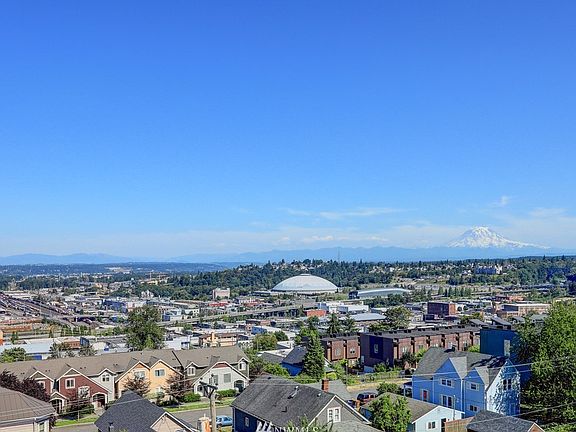 3rd image of 2105 Yakima Avenue S