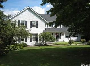 1401 Bell Rd, Chagrin Falls, OH 44022