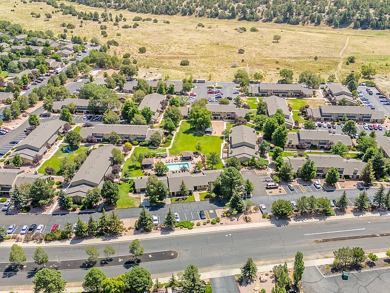 Country Club Meadows Apartments — Photo 4