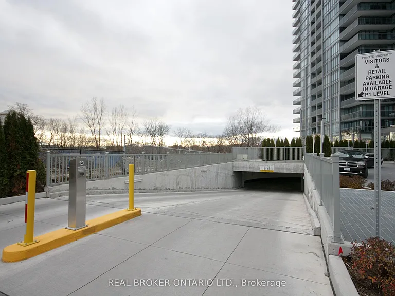 90 Park Lawn Rd #702 — Photo 20