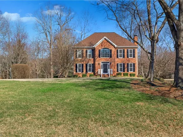 5229 Bridge Pointe Dr, Clemmons, NC 27012