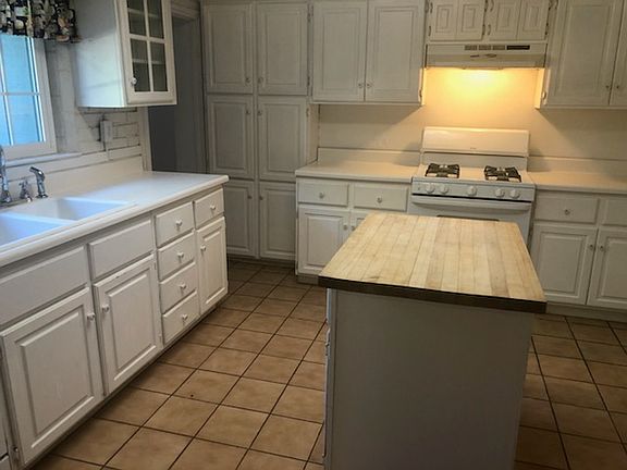 4th image of 393 Raymond Dr