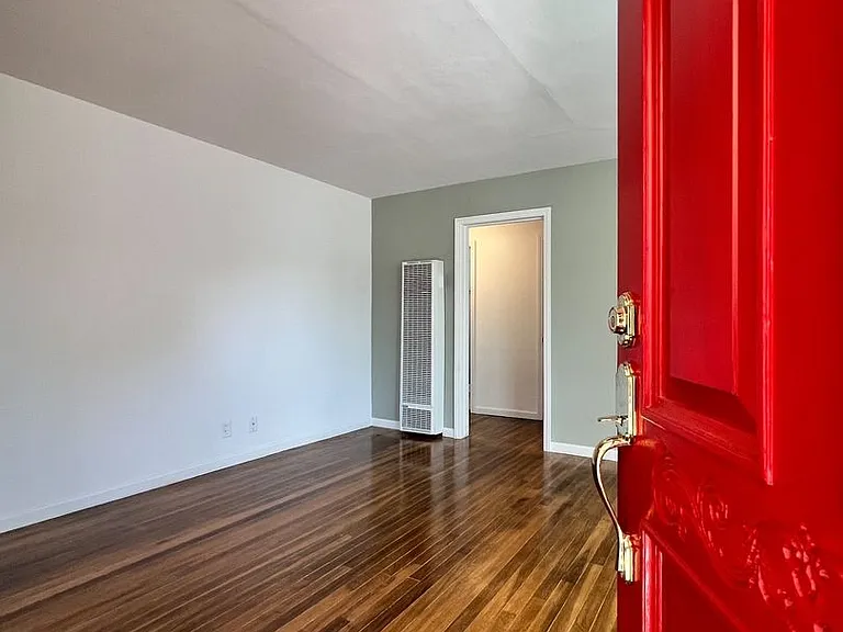 49 Archer Ave — Photo 4