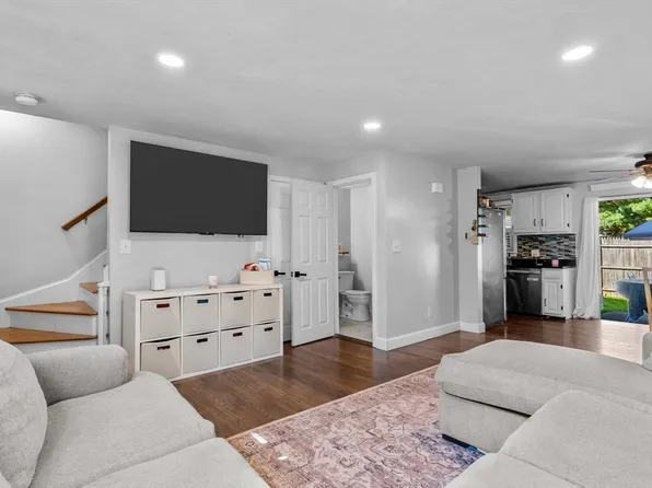 22 Frenier Ave APT 26, Attleboro, MA 02703