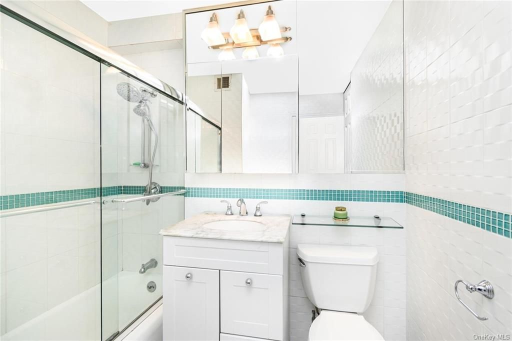 3 Bed 2 Bath Property, New York • 1,800 Sq Ft