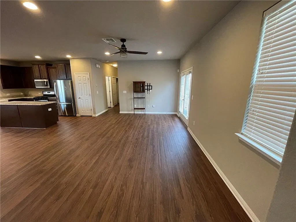 3 bed, 2.0 bath, 1312 sqft, $1,950 — Photo 3