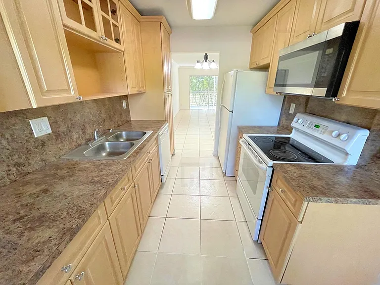 8450 Lagos De Campo Blvd #206 — Photo 1