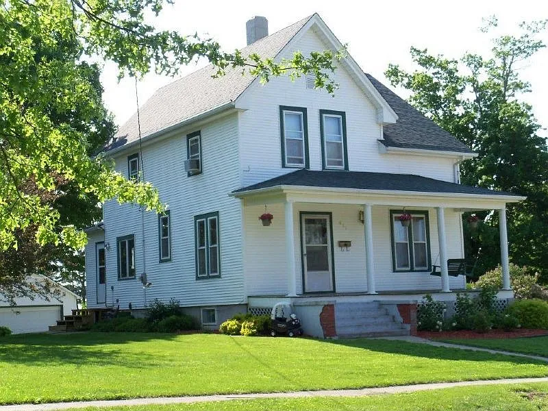 611 Williams St photo 1