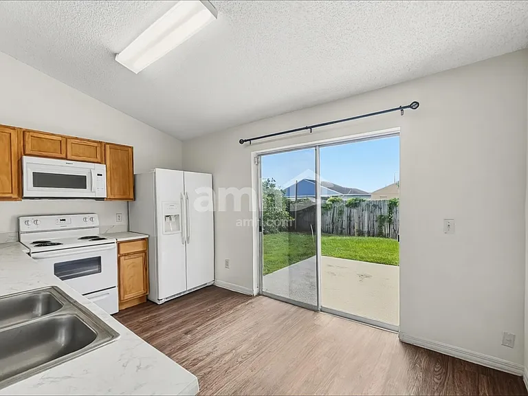 732 McLean Ct — Photo 4