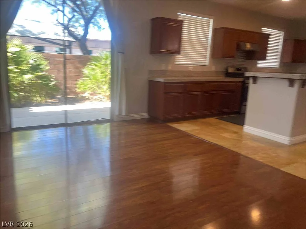 3 bed, 2.5 bath, 2533 sqft, $2,495 — Photo 4
