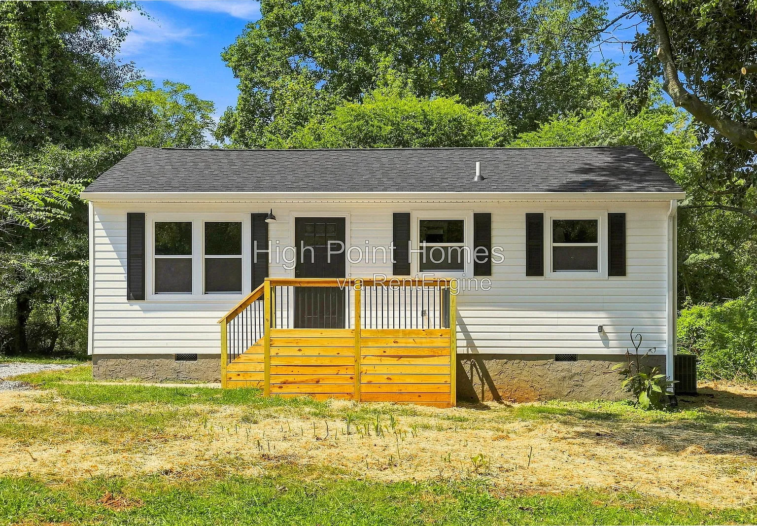 3 bed, 1.0 bath, 792 sqft, $1,285 — Photo 1