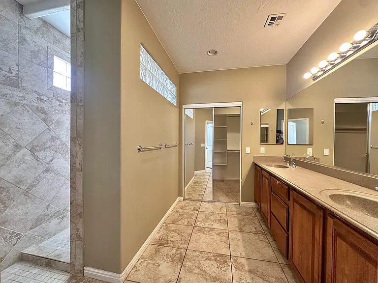 1220 N Spring Valley Dr — Photo 8