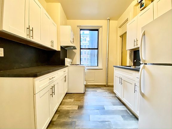 5th image of 3657 Broadway #B3