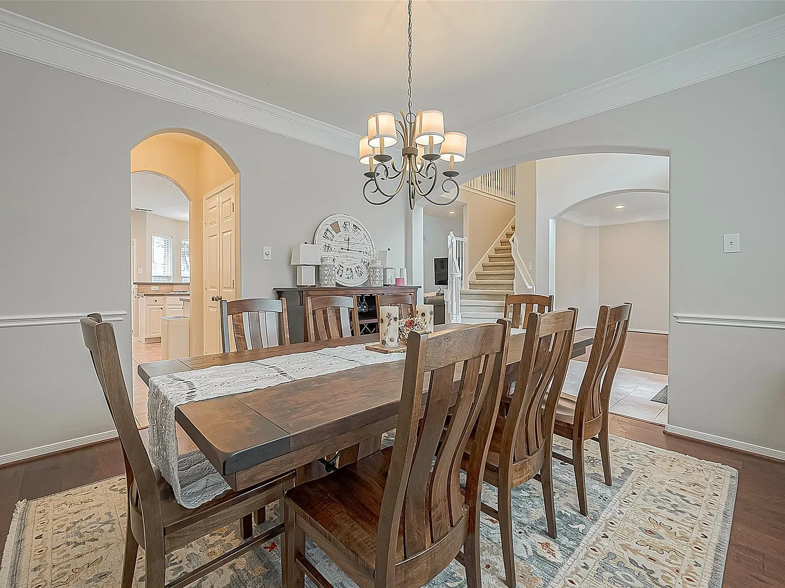 5 bed, 3.5 bath, 3831 sqft, $3,500 — Photo 4