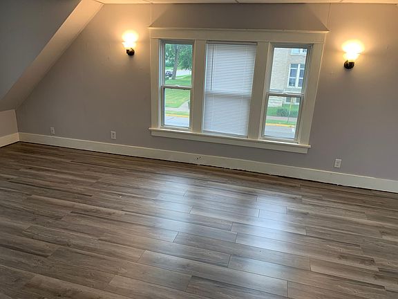 4th image of 1114 W Broadway St #3