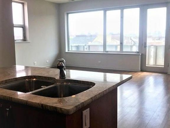 3rd image of 908 N Ashland Ave APT 2