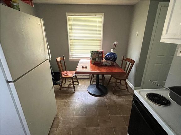 4th image of 8013 Montgall Ave
