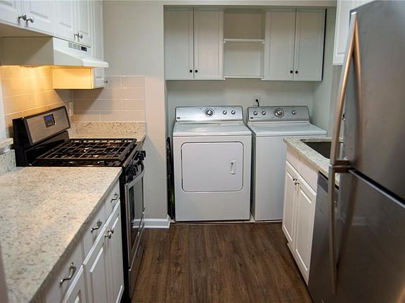 3rd image of 306 Smokerise Cir SE