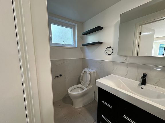 5th image of 735 Clearfield Dr #A