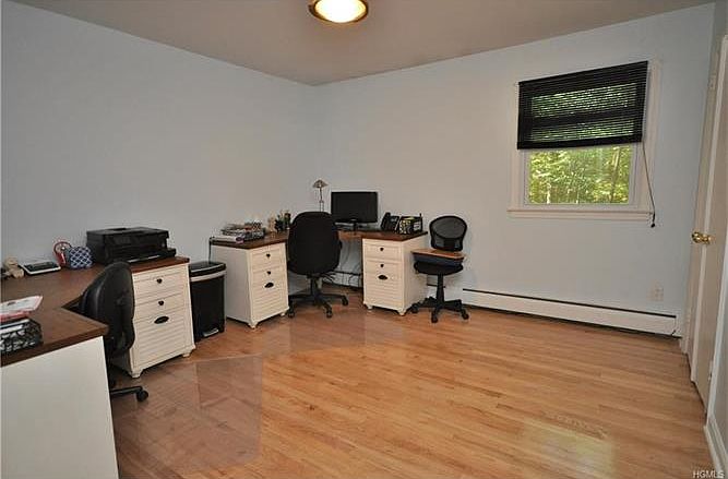 2nd image of 9 Edgebrook Ln