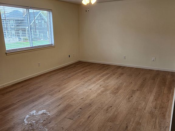 3rd image of 418 W Jefferson St #8