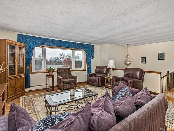 5th image of 62 Barry Pl