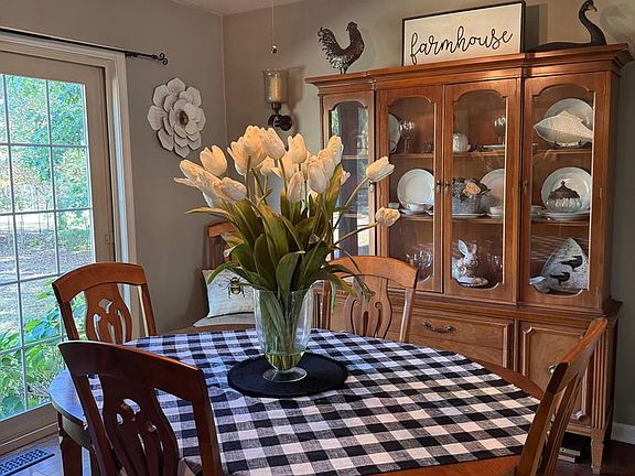 4th image of 2422 Louden Ln
