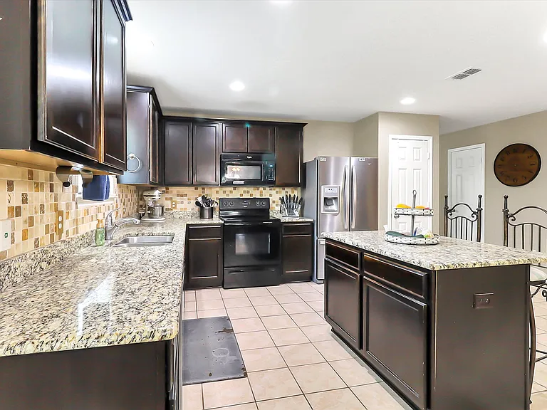 1713 Megan Creek Dr — Photo 40