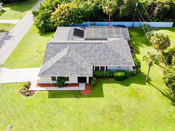 4th image of 21309 Marigold Ave