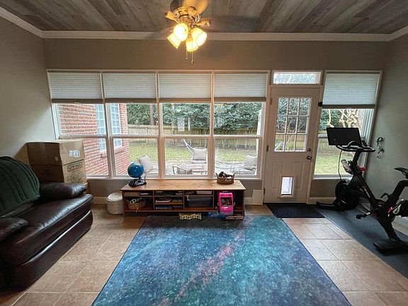 4th image of 827 Coldwater Creek Cir E