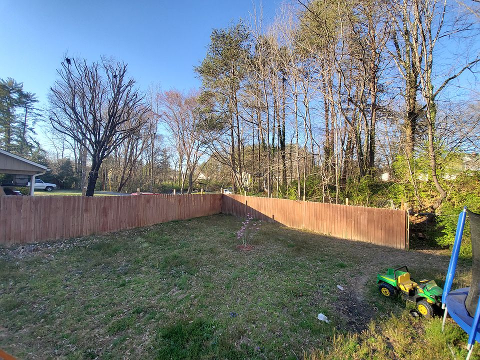 2nd image of 310 Eastover Cir