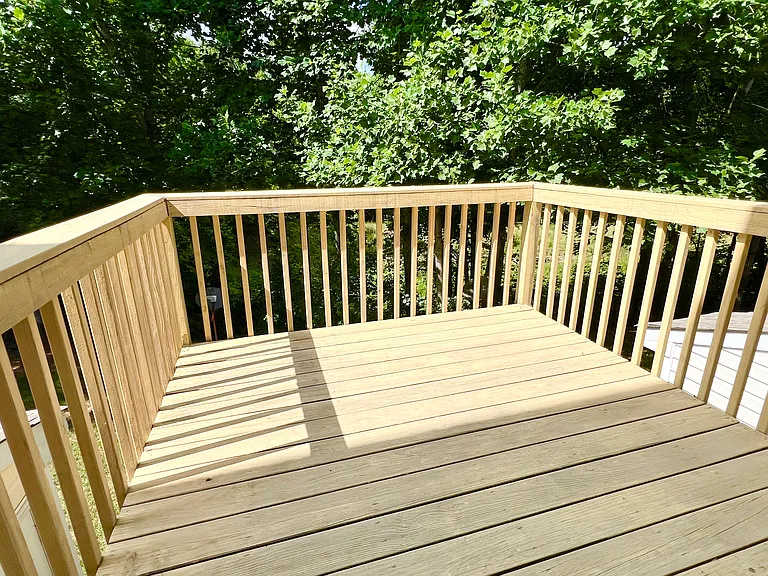 Main-floor deck