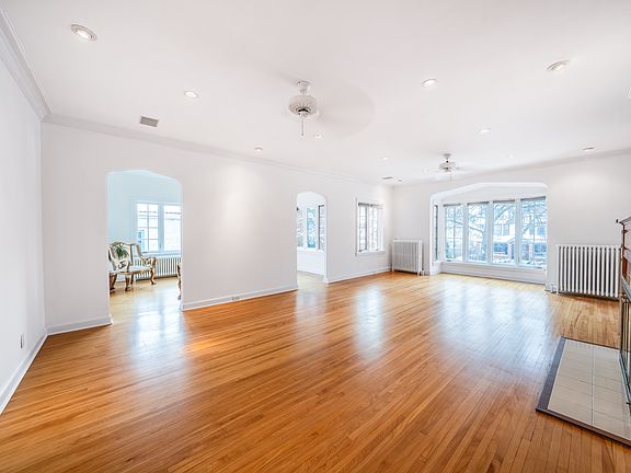 4th image of 1721 Humboldt Ave S #2