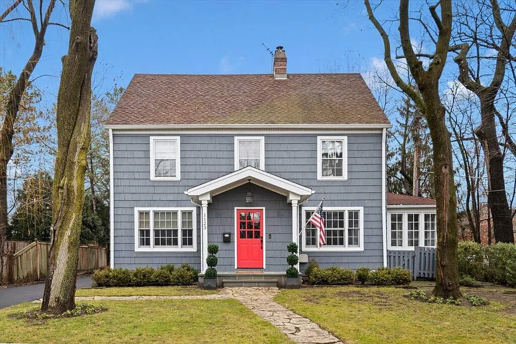 1123 Wade St photo 1