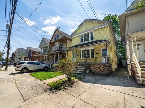 20 W 35th St, Bayonne, NJ 07002