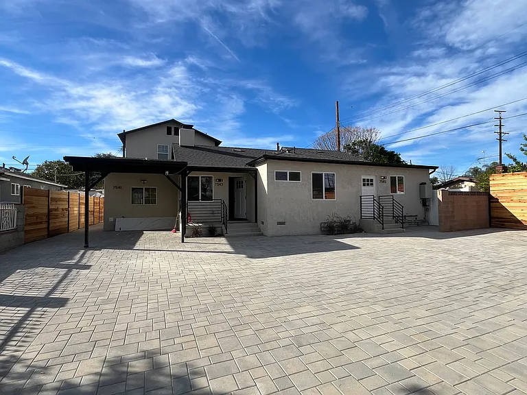 7543 Loma Verde Ave — Photo 9