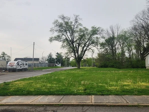 403 W 17th St, Anderson, IN 46016