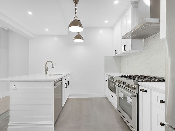 5th image of 4 E 65th St APT 5A