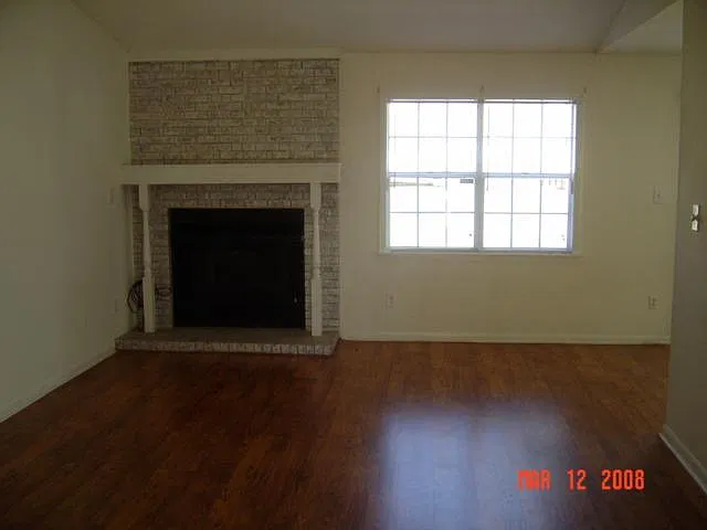 3 bed, 1191 sqft, $1,900 — Photo 2